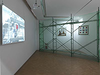 Une Histoire. Vue de l’accrochage, Musée, niveau 4
Maja Bajević, Women at Work (Under Construction), in Construction, 1999