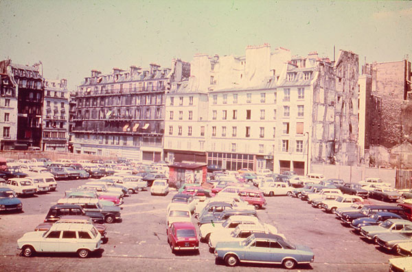 Vue du parc de stationnement dans les annes 1960.