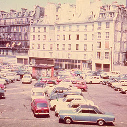 Vue du parc de stationnement dans les annes 1960.