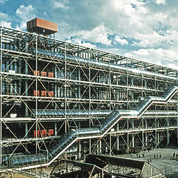 2 fvrier 1977 : le btiment termin ouvre ses portes au public.