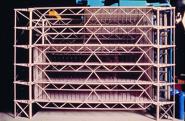 Maquette du projet dfinitif, faade sud. Renzo Piano et Richard Rogers. 1973.  Photo D.R. 