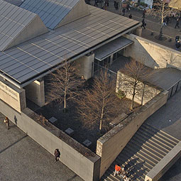 Vue de l'atelier Brancusi depuis le Centre Pompidou.