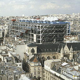 Le Centre Pompidou vu du haut de la tour Saint-Jacques (Paris 4e).