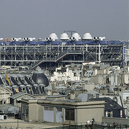 Le Centre Pompidou vu des toits de la Samaritaine (Paris 1er).
