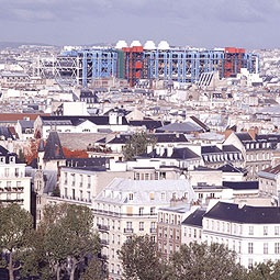Le Centre Pompidou vu de la Prfecture de Paris (Paris 4e).