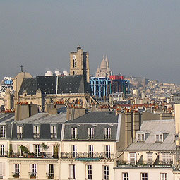 Le Centre Pompidou vu de la terrasse de l'Institut du Monde Arabe (Paris 5e).