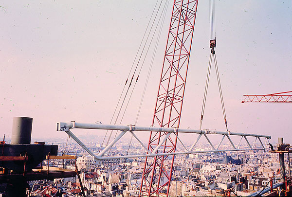 Levage d'une poutre.