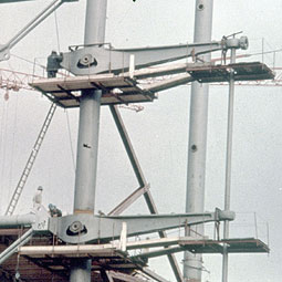 L'extrmit de la poutre est amene sur la gerberette.