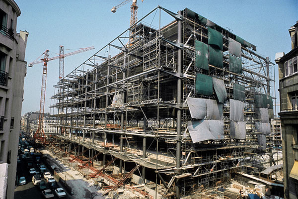 Le montage de la structure termin. Vue ct rue du Renard.