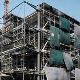 Le montage de la structure termin. Vue ct rue du Renard.