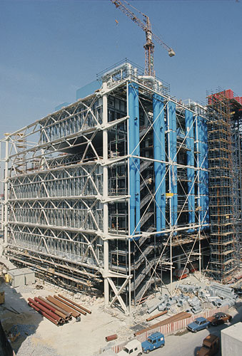 Pose des tuyaux d'air bleus sur la faade ct rue du Renard.