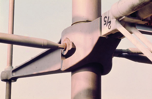 Le nud poteau - poutre - gerberette - tirant.  Photo D.R.