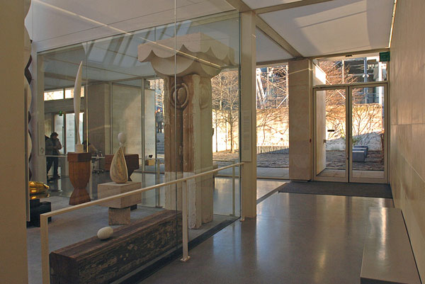 Vue de l'intrieur de l'atelier Brancusi.
