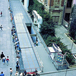 Les toits vitrs et l'ancienne entre de l'IRCAM 