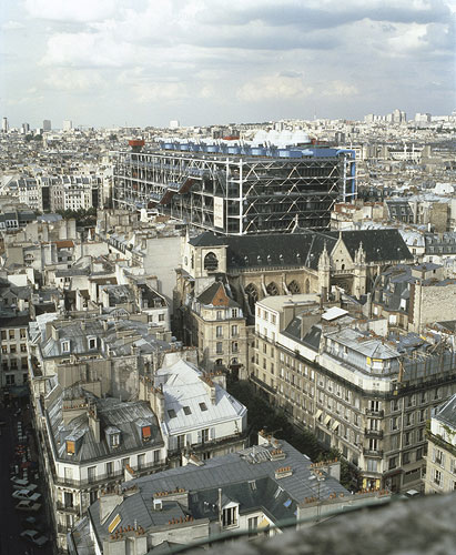 Le Centre Pompidou vu du haut de la tour Saint-Jacques (Paris 4e). 
