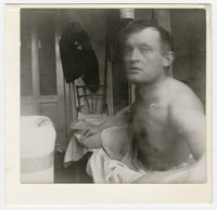 Selvportrett “à la Marat” på dr. Jacobsons klinikk i København  [Autoportrait « à la Marat », clinique du Dr. Jacobson, Copenhague], 1908-1909