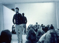 Dan Graham, Performer/Audience/Mirror, 1975